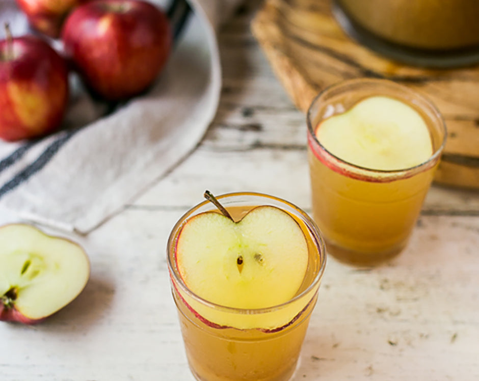 Whiskey apple cider cocktail made with Raven's Nest mulling spice, garnished with fresh apple slices